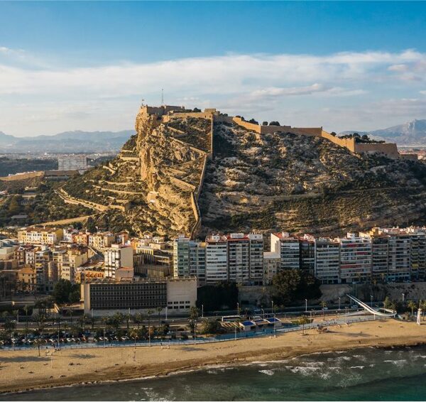 Santa Bárbara Castle – History & Tradition with a view - Imagen 2